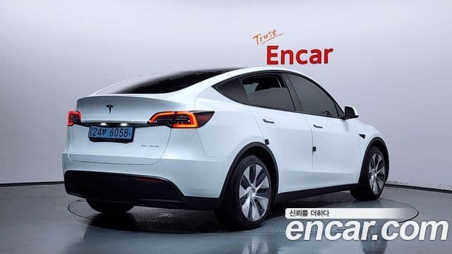 Tesla Model Y 2