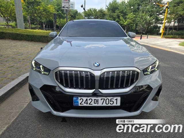 BMW 5 Series (G60)