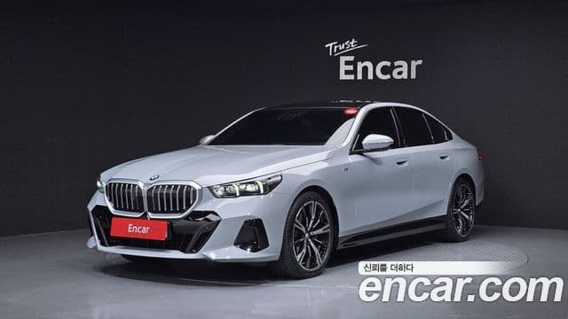 BMW 5 Series (G60)