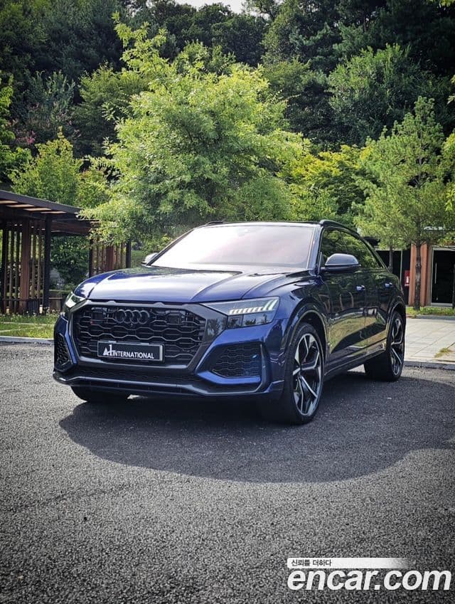 Audi RSQ8 (4M)