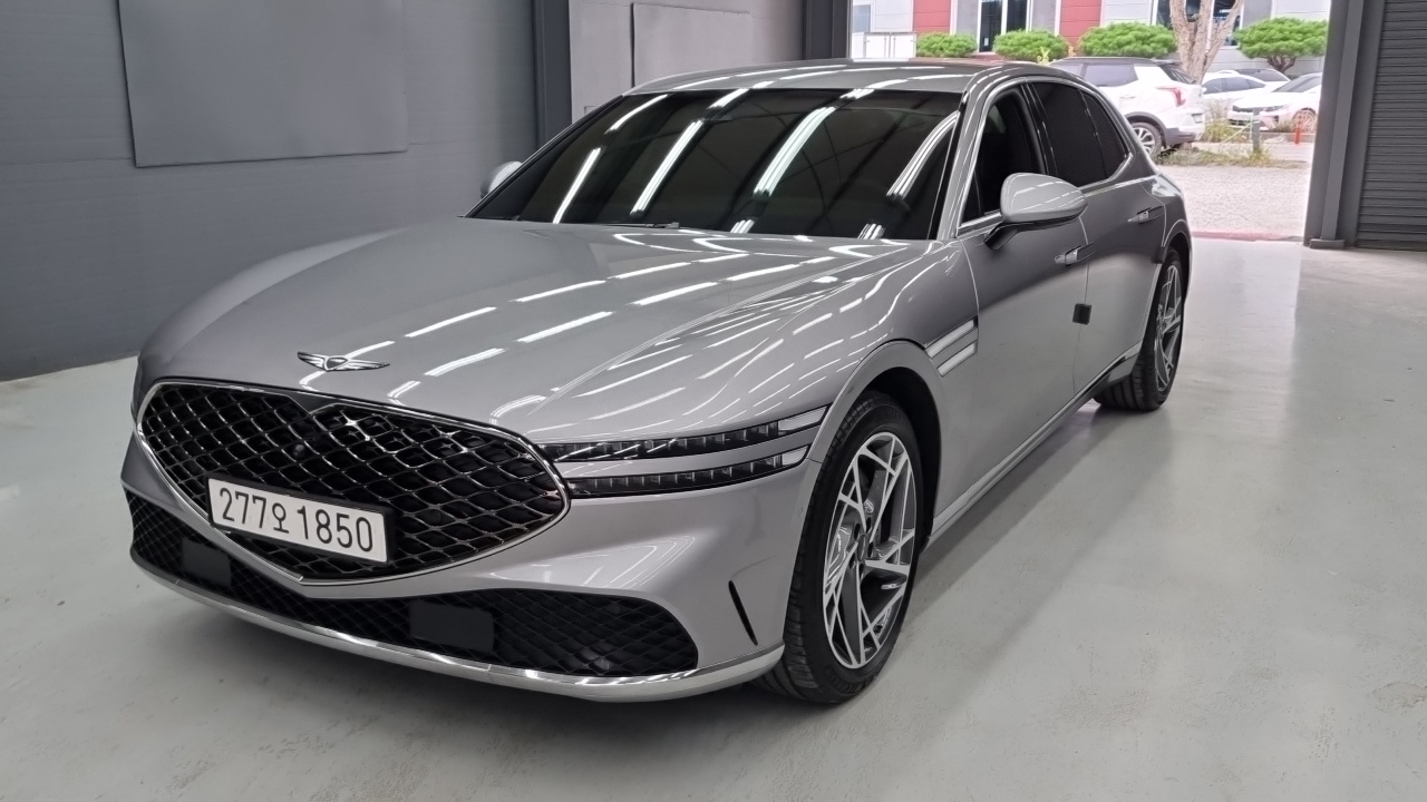 Genesis G90 (RS4)