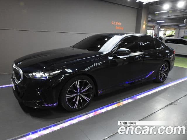 BMW 5 Series (G60)