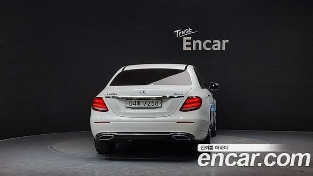 Mercedes-Benz E-Class W213 4