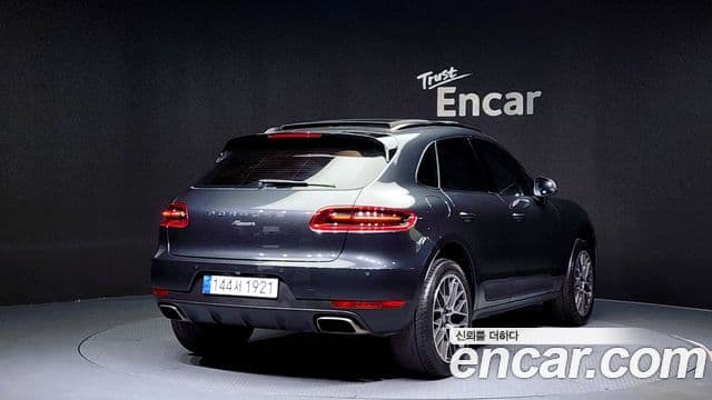 Porsche Macan 2