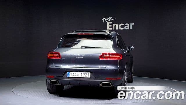 Porsche Macan 4