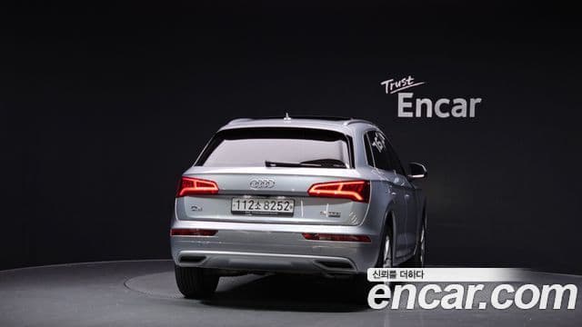 Audi Q5 (FY) 4