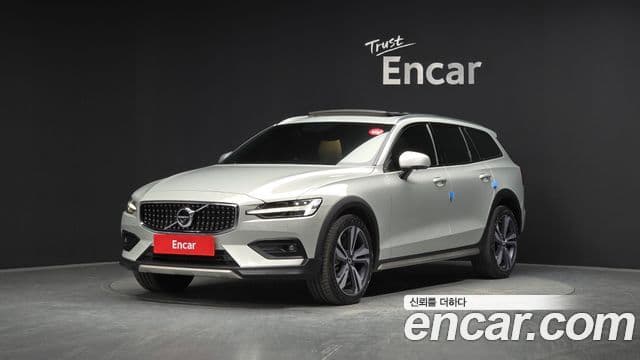 Volvo V60 Cross Country 2nd Gen 1