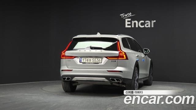 Volvo V60 Cross Country 2nd Gen 4