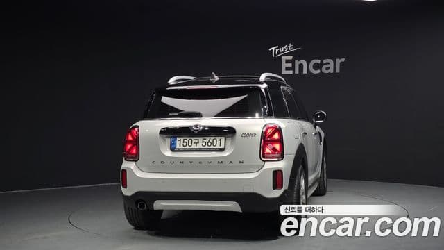 MINI Cooper Countryman 4