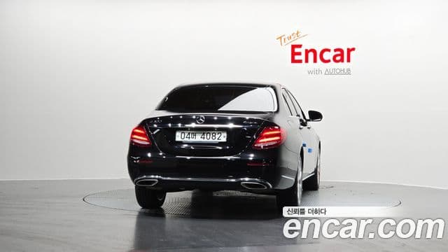 Mercedes-Benz E-Class W213 4