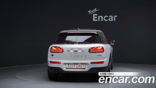 MINI Cooper Clubman 4