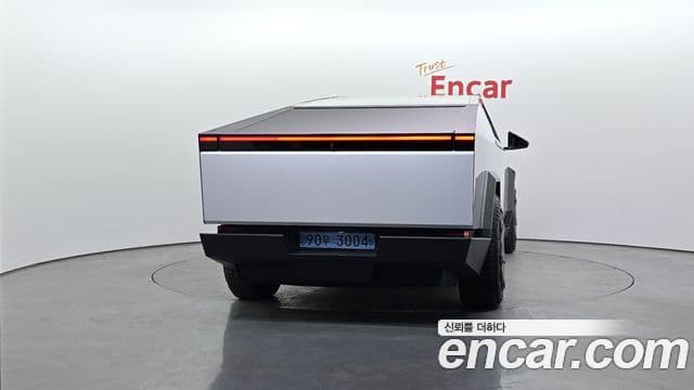 Tesla Cybertruck 4