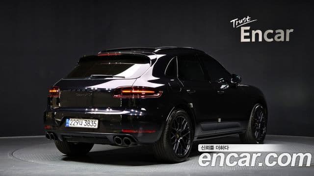 Porsche Macan 2