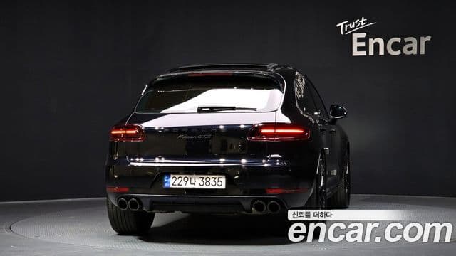 Porsche Macan 4