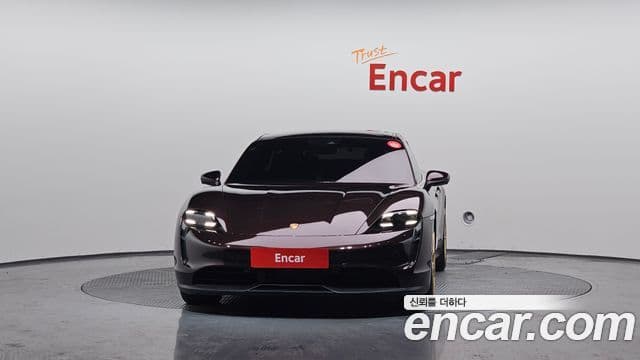 Porsche Taycan 3