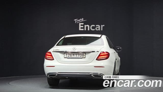 Mercedes-Benz E-Class W213 4