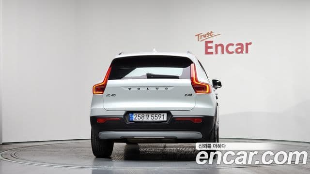 Volvo XC40 4