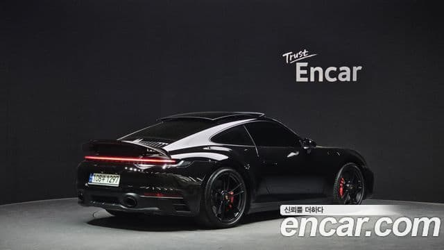 Porsche 911 (992) 2