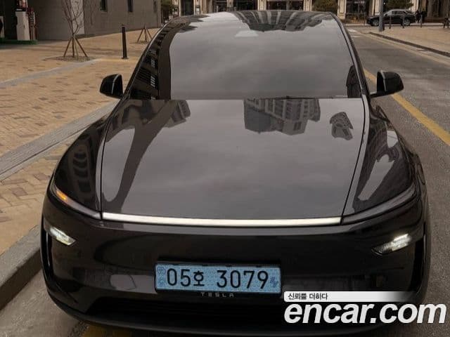 Tesla Model Y 1