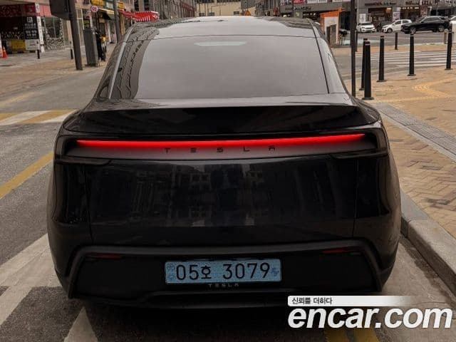 Tesla Model Y 2