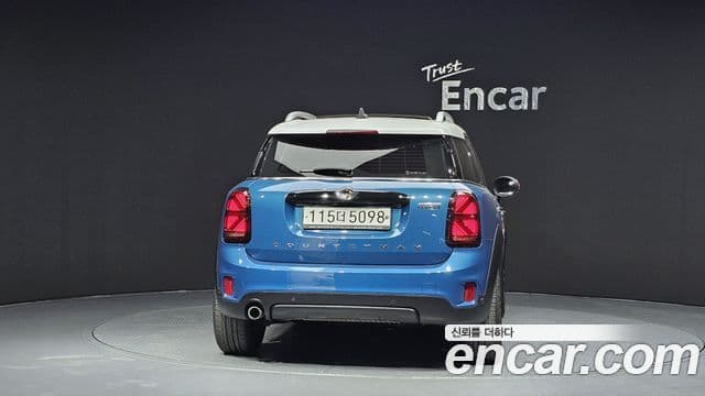 MINI Cooper Countryman 4