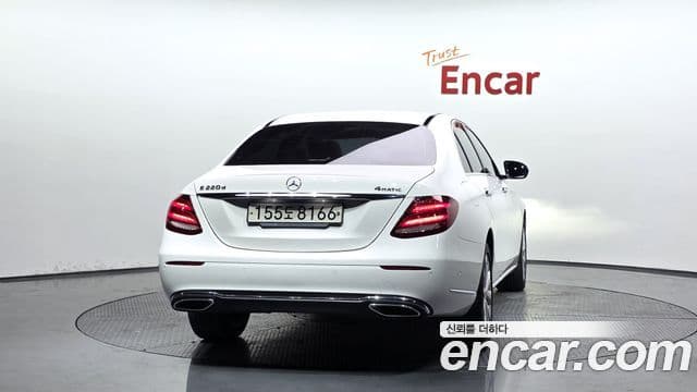 Mercedes-Benz E-Class W213 4