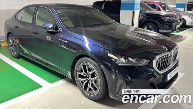 BMW 5 Series (G60)