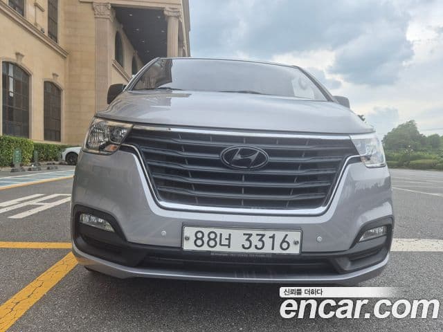 Hyundai The New Grand Starex