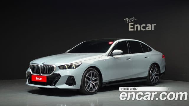 BMW 5 Series (G60)