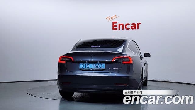 Tesla Model 3 4