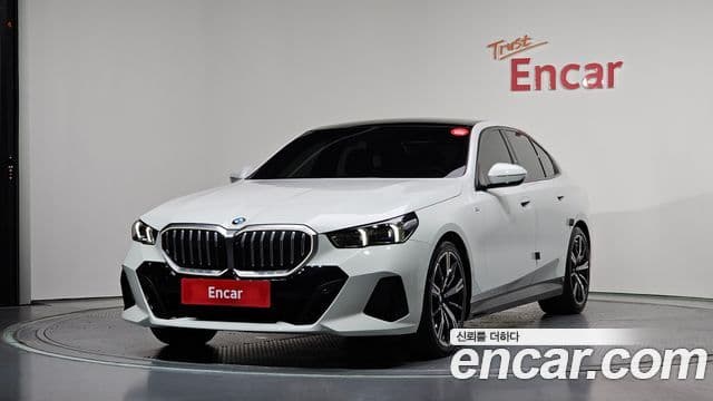 BMW 5 Series (G60)