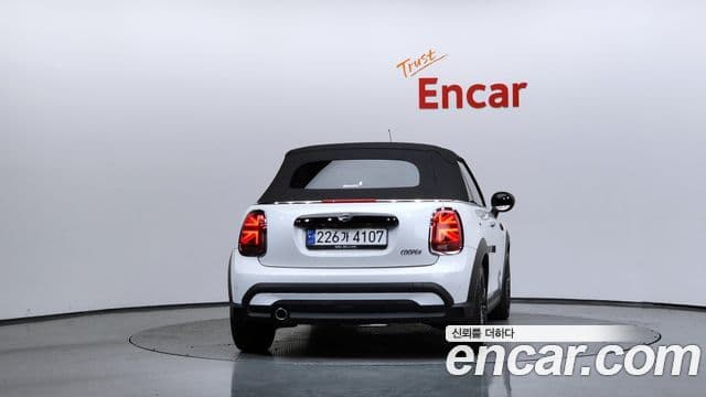 MINI Cooper Convertible 4
