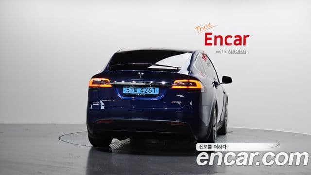 Tesla Model X 4