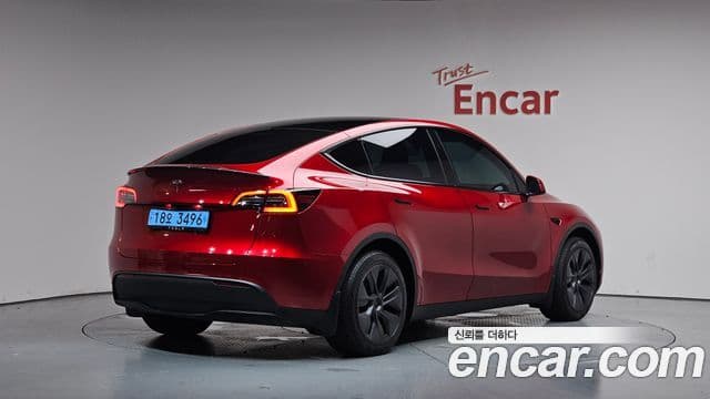 Tesla Model Y 2