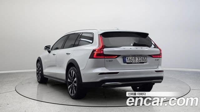 Volvo V60 Cross Country 2nd Gen 4