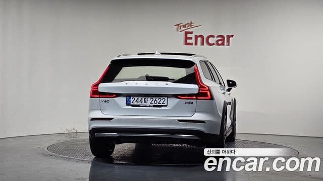 Volvo V60 Cross Country 2nd Gen 4