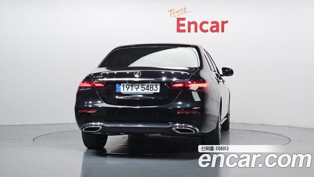Mercedes-Benz E-Class W213 4