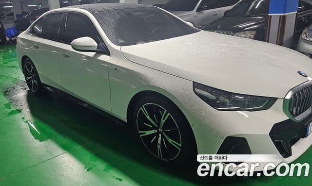 BMW 5 Series (G60)