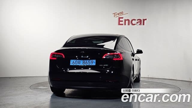 Tesla Model 3 4