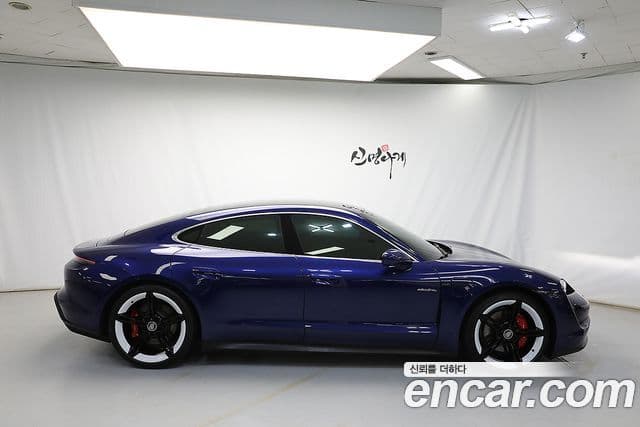 Porsche Taycan 4