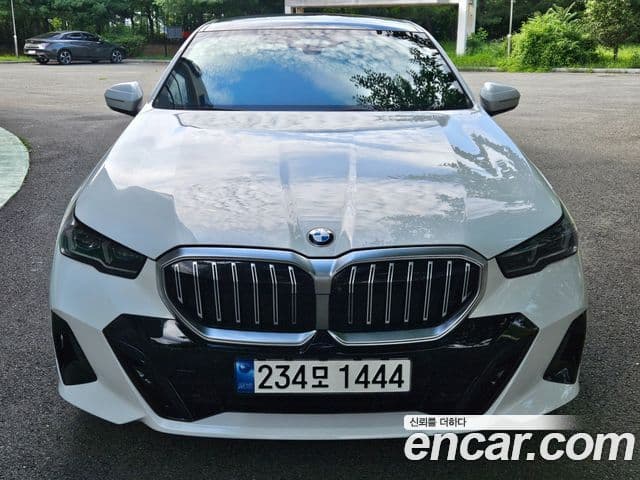 BMW 5 Series (G60)