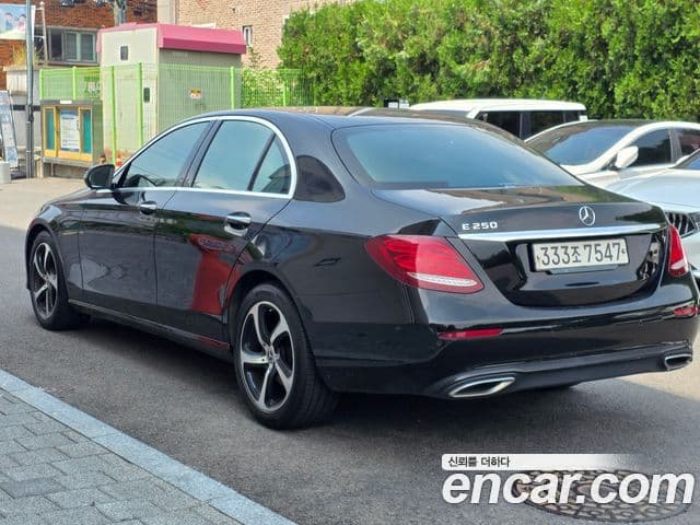 Mercedes-Benz E-Class W213 4