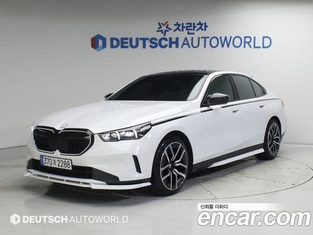 BMW 5 Series (G60)