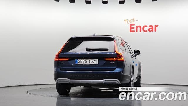 Volvo V90 Cross Country 4