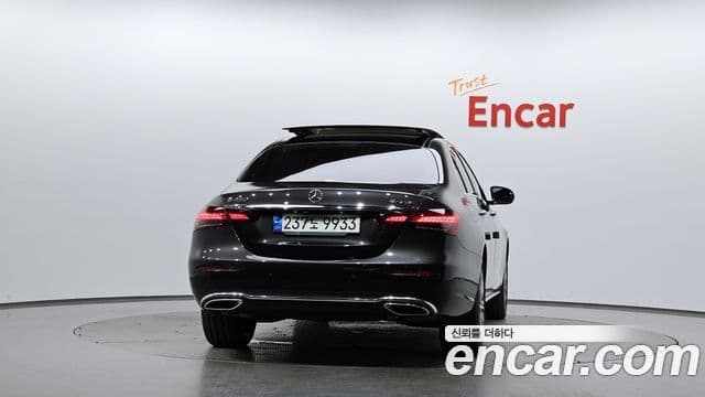 Mercedes-Benz E-Class W213 4