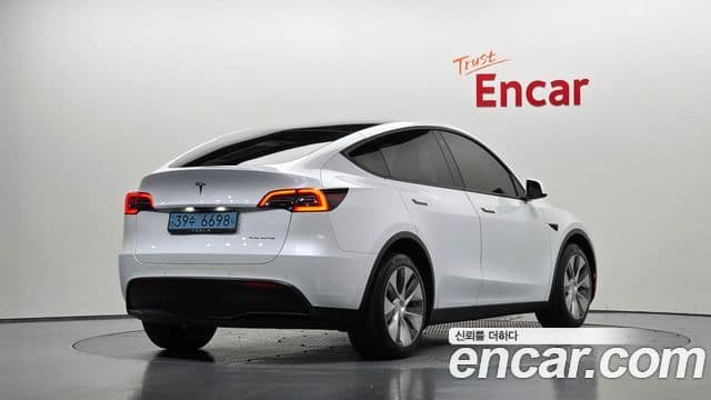 Tesla Model Y 2
