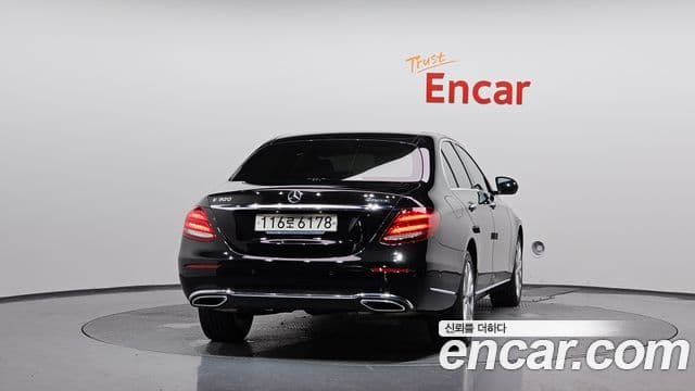 Mercedes-Benz E-Class W213 4