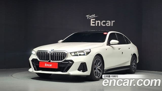 BMW 5 Series (G60)