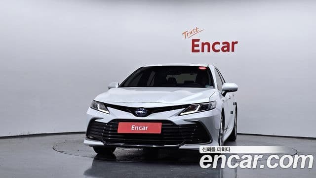Toyota Camry (XV70) 3
