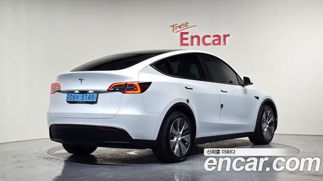 Tesla Model Y 2